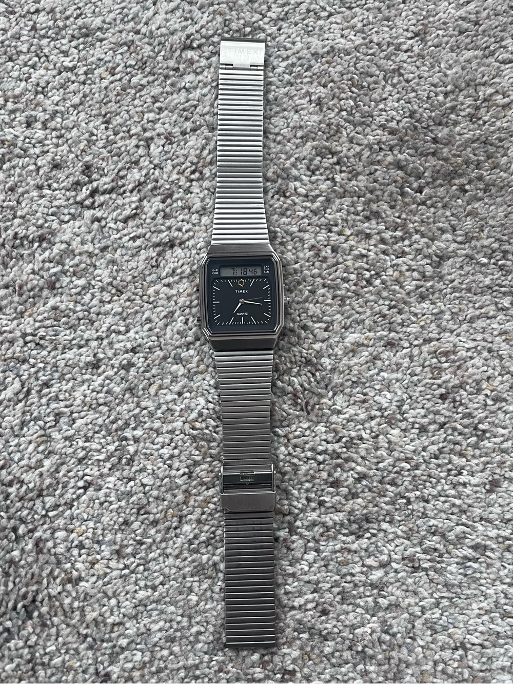 Q Timex 1982 Ana-Digi Reissue 33mm - Picture 2 of 8